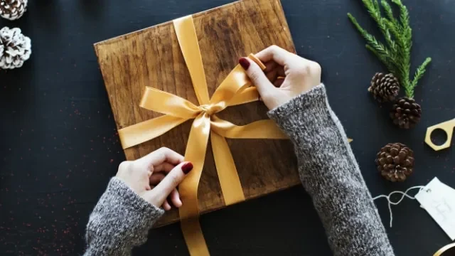 大切なのは心に響く体験の設計。光を包み込み、特別な時間を演出するデザインのオリジナル紙袋