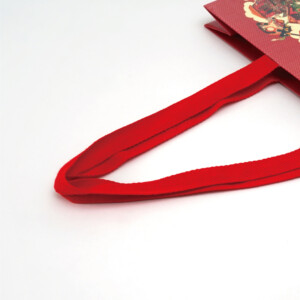 アクリル平紐を使用した縦留め仕様のハンドルが付いた、「パプリカ」20周年×PARCOのオリジナル紙袋