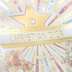 金箔や銀箔を贅沢に使用した多色箔押しのディテール