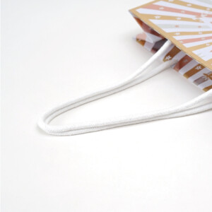 清潔感のあるホワイトの丸紐ロープハンドル