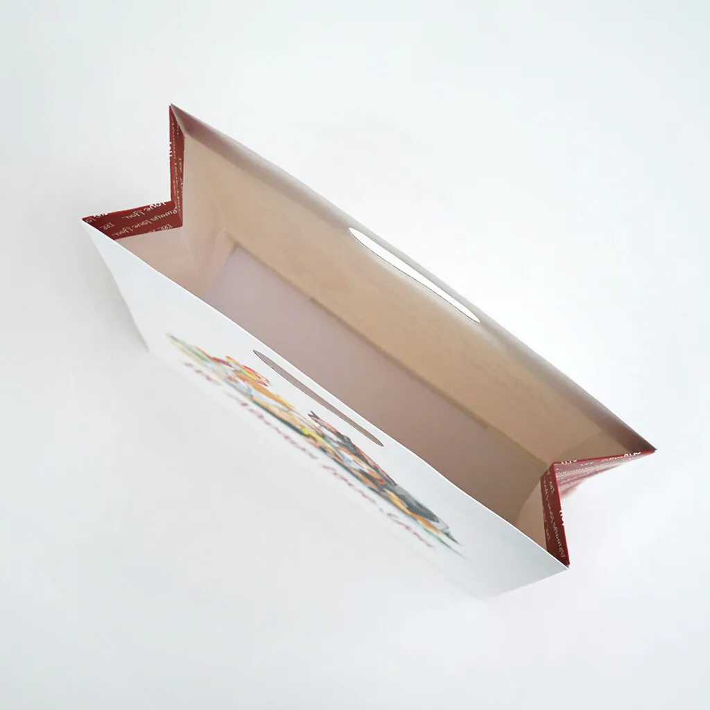 赤と余白が水彩の温もりを引き立てる紙袋6