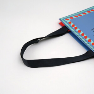 グログランテープのが引き締まった印象を与えるオリジナル紙袋