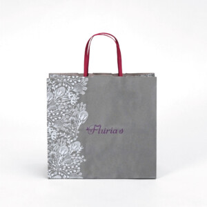 関東に4店舗展開する焼き菓子店の、繊細なボタニカル柄が表現されたオリジナル紙袋