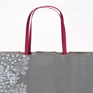 しっとりとした紙の風合いが映えるオリジナル紙袋