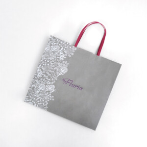 余白使いが美しいオリジナル紙袋デザイン