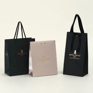 ゴールドが映える上品なブラックパッケージ