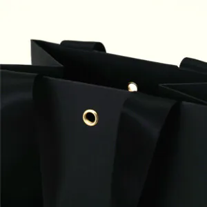 ゴールドが映える上品なブラックパッケージ5