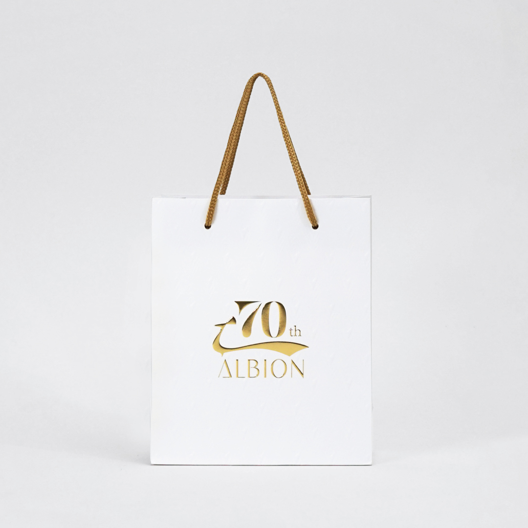 隠し要素満載！大手化粧品メーカーの70周年を彩るオリジナル紙袋