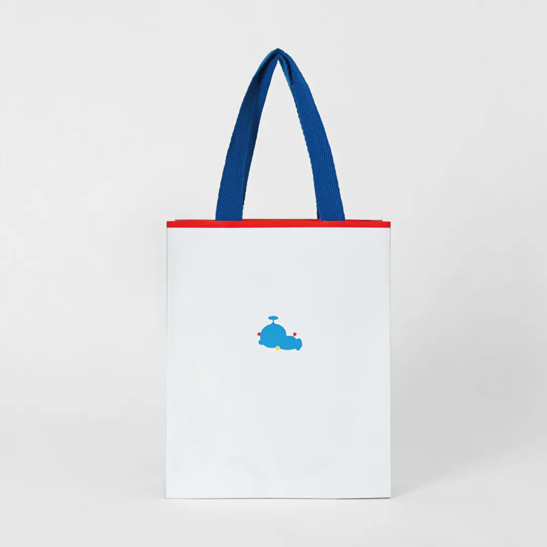 国民的キャラクターのシルエットが可愛い！近未来感あふれるオリジナル紙袋