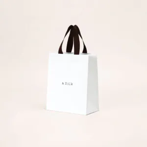 さりげない空押しが魅力的なパッケージ4