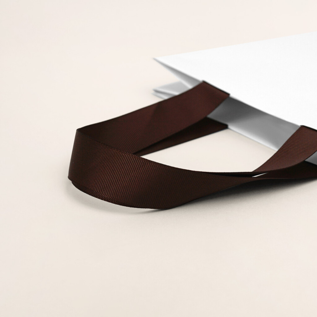 さりげない空押しが魅力的なパッケージ9